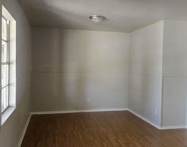 9222 Lockwood Drive - Photo Thumbnail 7