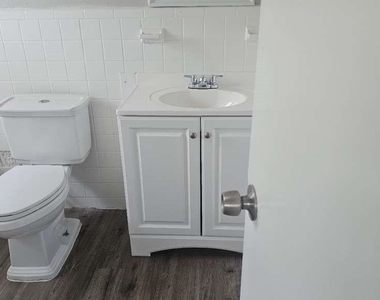 9222 Lockwood Drive - Photo Thumbnail 4