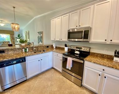 9532 Avellino Way - Photo Thumbnail 10