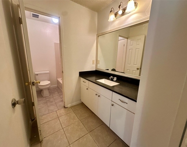 11506 Meadow Pines Court - Photo Thumbnail 7