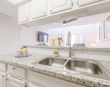 8162 Richmond Avenue - Photo Thumbnail 8
