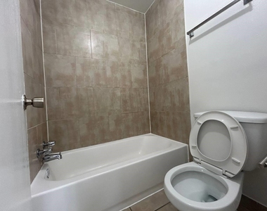 1010 S Wayside Drive - Photo Thumbnail 28