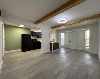 1010 S Wayside Drive - Photo Thumbnail 47