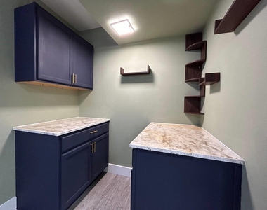 1010 S Wayside Drive - Photo Thumbnail 10