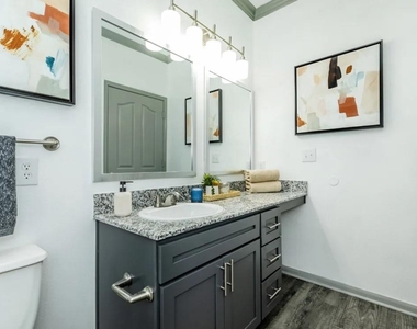 9914 W Military Drive - Photo Thumbnail 14