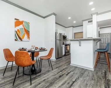 9914 W Military Drive - Photo Thumbnail 1
