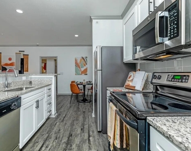 9914 W Military Drive - Photo Thumbnail 3