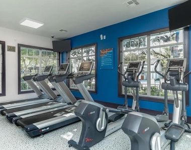 9914 W Military Drive - Photo Thumbnail 8