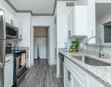 9914 W Military Drive - Photo Thumbnail 10