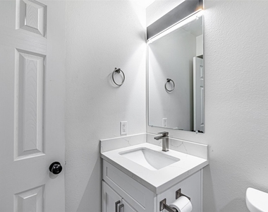 9711 Linkmeadow Lane - Photo Thumbnail 12