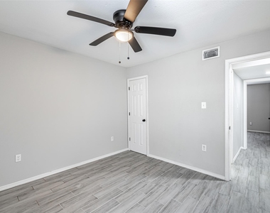 9711 Linkmeadow Lane - Photo Thumbnail 15