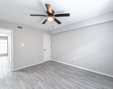 9711 Linkmeadow Lane - Photo Thumbnail 9