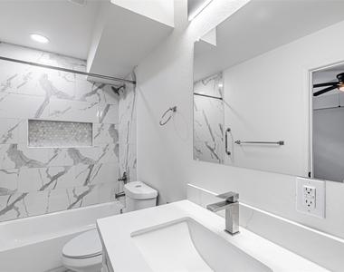 9711 Linkmeadow Lane - Photo Thumbnail 6