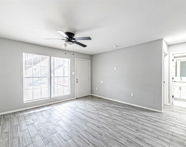 9711 Linkmeadow Lane - Photo Thumbnail 7