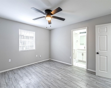 9711 Linkmeadow Lane - Photo Thumbnail 10