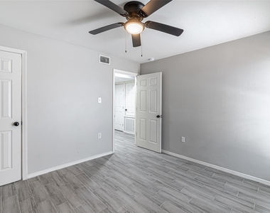 9711 Linkmeadow Lane - Photo Thumbnail 16