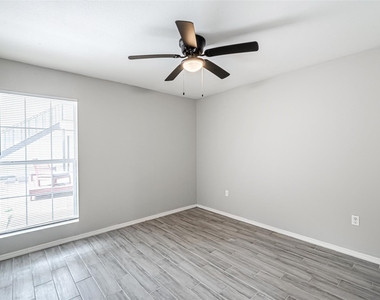9711 Linkmeadow Lane - Photo Thumbnail 14