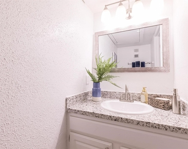 8162 Richmond Avenue - Photo Thumbnail 10