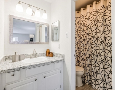 8162 Richmond Avenue - Photo Thumbnail 15