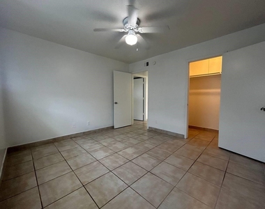 1010 S Wayside Drive - Photo Thumbnail 31