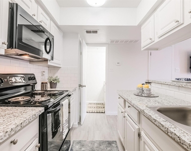 8162 Richmond Avenue - Photo Thumbnail 7