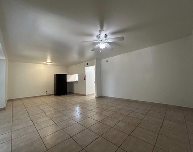 1010 S Wayside Drive - Photo Thumbnail 24