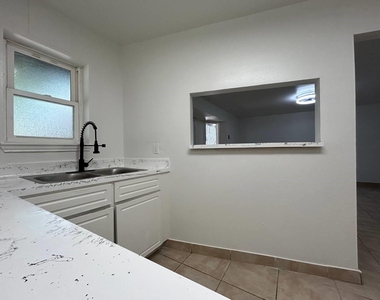 1010 S Wayside Drive - Photo Thumbnail 38
