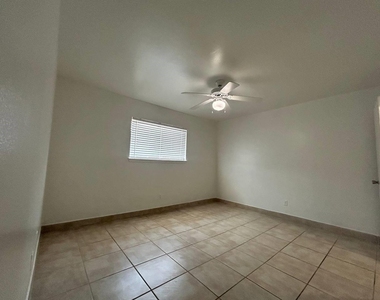 1010 S Wayside Drive - Photo Thumbnail 32
