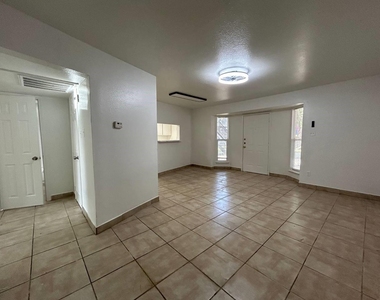 1010 S Wayside Drive - Photo Thumbnail 41