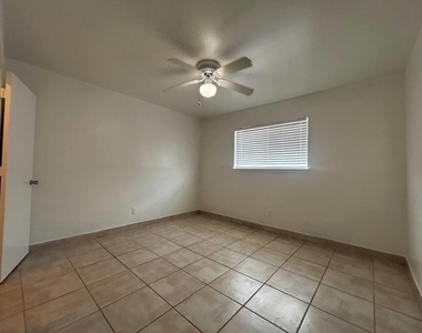 1010 S Wayside Drive - Photo Thumbnail 29