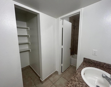 1010 S Wayside Drive - Photo Thumbnail 27