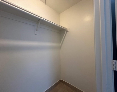 1010 S Wayside Drive - Photo Thumbnail 30