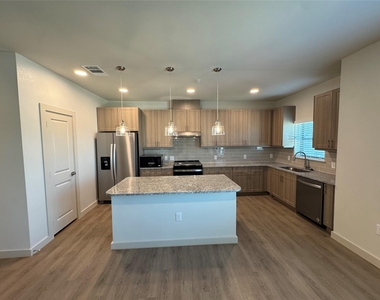 6000 Jones Road - Photo Thumbnail 5