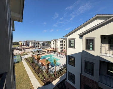 6000 Jones Road - Photo Thumbnail 15