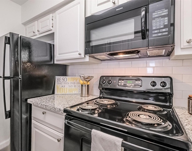 8162 Richmond Avenue - Photo Thumbnail 6