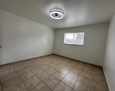1010 S Wayside Drive - Photo Thumbnail 42