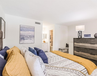 8162 Richmond Avenue - Photo Thumbnail 12