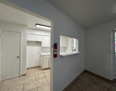 1010 S Wayside Drive - Photo Thumbnail 36