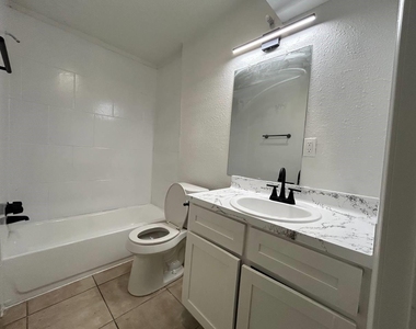 1010 S Wayside Drive - Photo Thumbnail 45