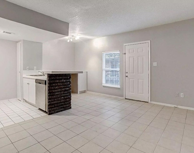935 Byrne Street - Photo Thumbnail 6