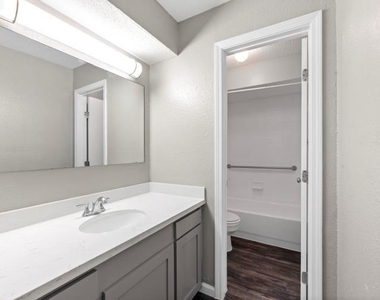 935 Byrne Street - Photo Thumbnail 5