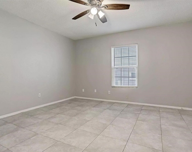 935 Byrne Street - Photo Thumbnail 12