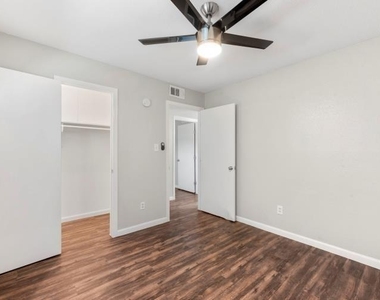 935 Byrne Street - Photo Thumbnail 4