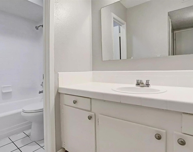 935 Byrne Street - Photo Thumbnail 15