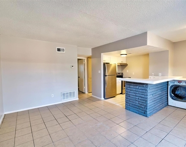 935 Byrne Street - Photo Thumbnail 8