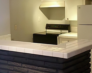 935 Byrne Street - Photo Thumbnail 10