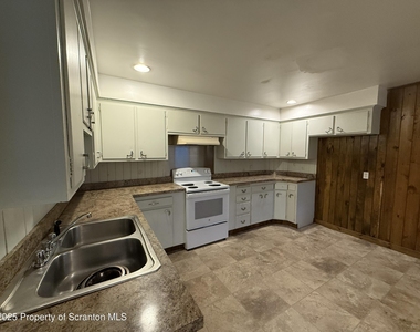 457 Madison Avenue - Photo Thumbnail 1