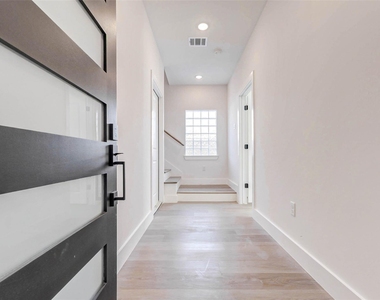 5638 Dolores Street - Photo Thumbnail 2