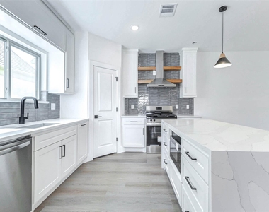 5638 Dolores Street - Photo Thumbnail 7