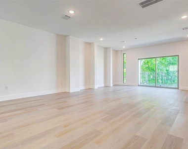 5638 Dolores Street - Photo Thumbnail 13